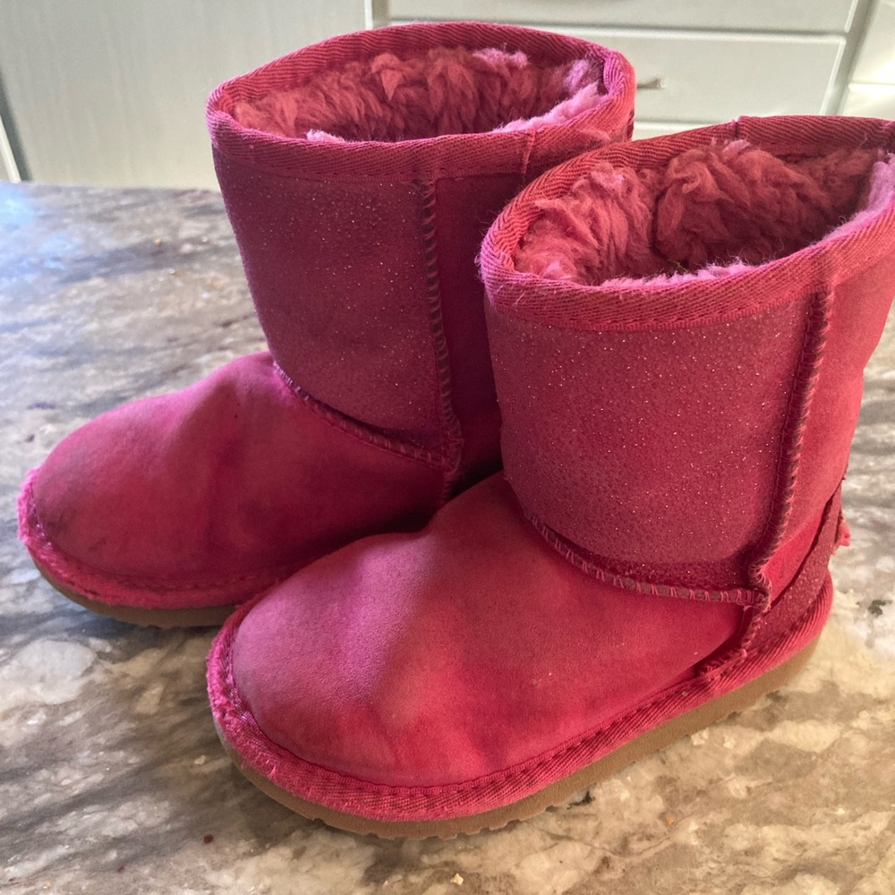 Pink Classic Uggs 🎀